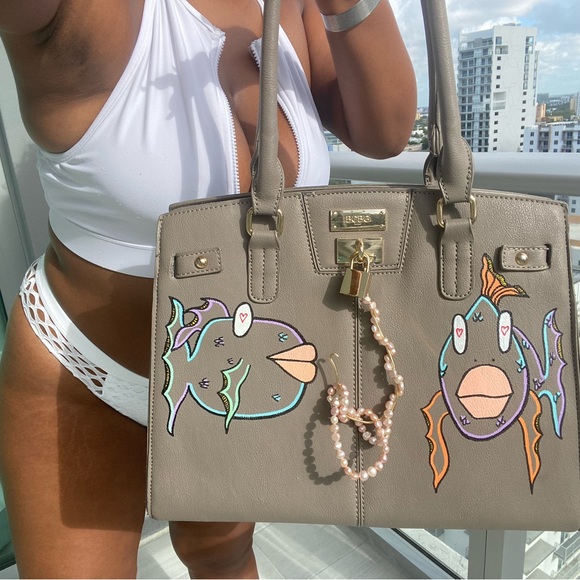 VanRahDesign hand painted BCBG purse with lock —Painting “Off the Hook” - Picture 12 of 17